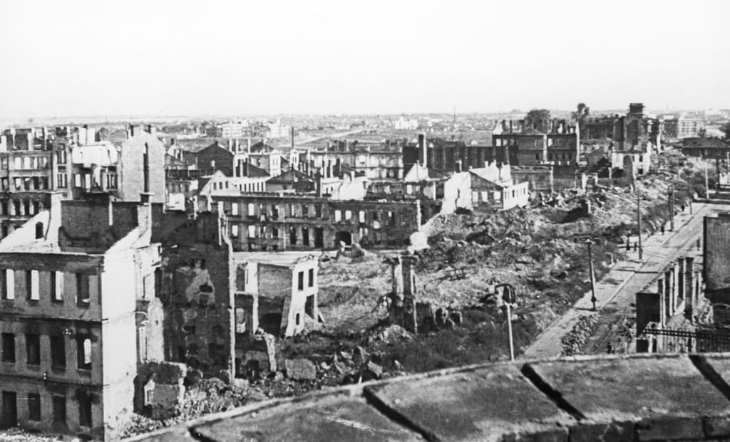 Освобожденный город Минск. 1-й Белорусский фронт. Снимок
был сделан в Белоруссии 3 июля 1944 года.