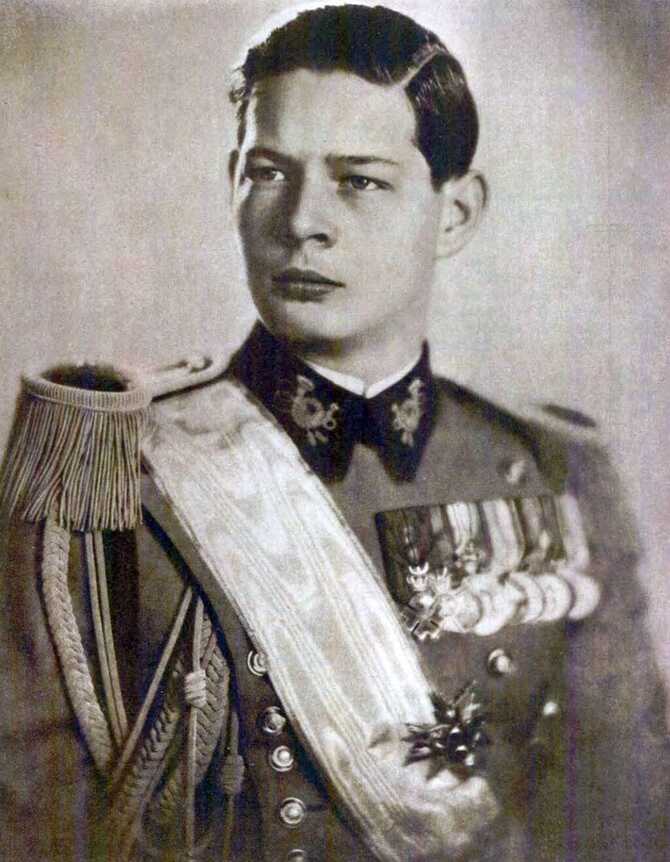 Парадный фотопортрет короля Румынии Михая I&nbsp;
