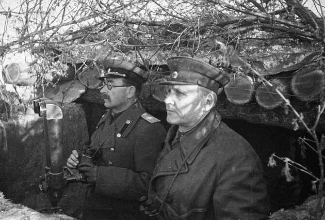 Командующие Конев И.С. и Ротмистров П.А. на&nbsp;наблюдательном пункте.