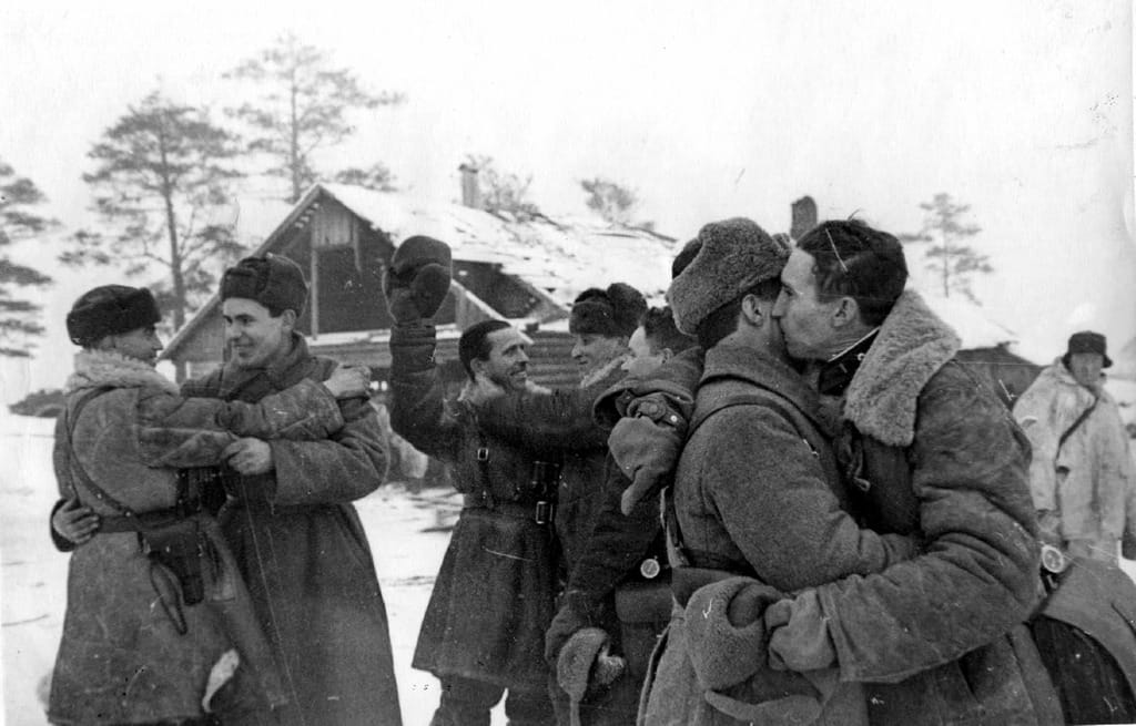 Прорыв блокады Ленинграда. Встреча бойцов и командиров Волховского и
Ленинградского фронтов в рабочем поселке № 1