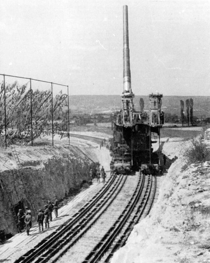Самоходная 600-мм мортира "Дора"&nbsp;на позиции под Дуванкоем в 1942 г.