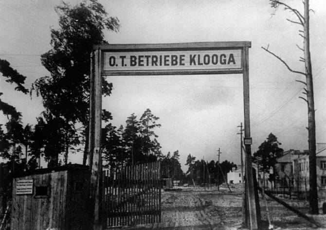 Ворота нацистского концентрационного лагеря "Клоога"
близ Таллина.