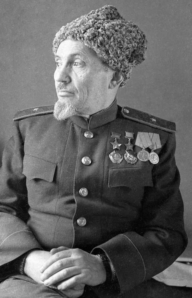 Командир партизанского соединения генерал-майор Сидор Артемьевич Ковпак, командир
Путивльского партизанского отряда.&nbsp;